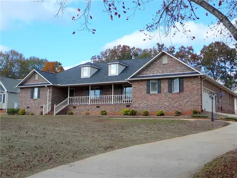 1015 Ladys Ln, Anderson, SC 29621