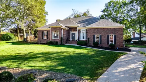 409 Crandall Dr, Greenville, SC 29607