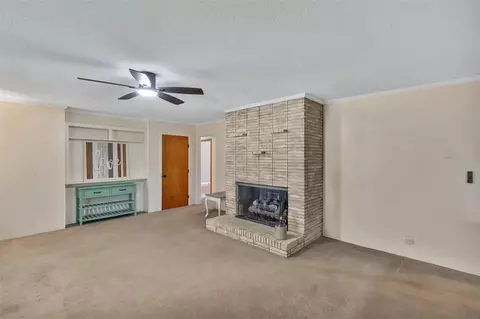 Living - 113 Soapstone Dr, Starr, SC 29684 photo 3 of 4