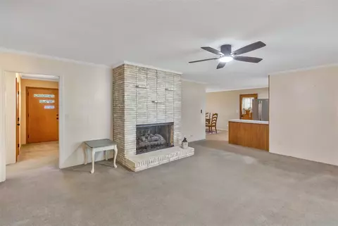 Living - 113 Soapstone Dr, Starr, SC 29684 photo 2 of 4