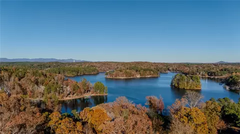 132 Sweetwater View Rd, Seneca, SC 29672