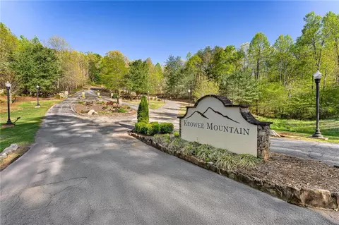 821 Scharlin Dr, Pickens, SC 29671