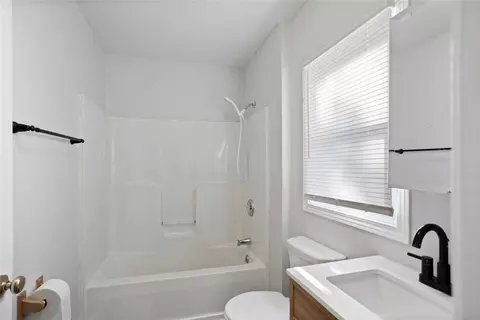 Bath - 134 Marshall Ave, Seneca, SC 29678 photo 2 of 2
