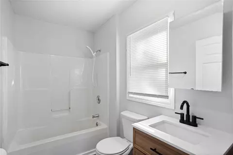Bath - 134 Marshall Ave, Seneca, SC 29678 photo 1 of 2