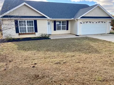 2 Sturbridge Ct, Belton, SC 29627