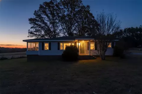 Exterior - 3300 Earls Bridge Rd, Easley, SC 29640 photo 2 of 8