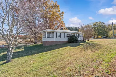 Exterior - 3300 Earls Bridge Rd, Easley, SC 29640 photo 4 of 8