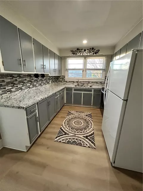 Kitchen - 3300 Earls Bridge Rd, Easley, SC 29640 photo 2 of 3