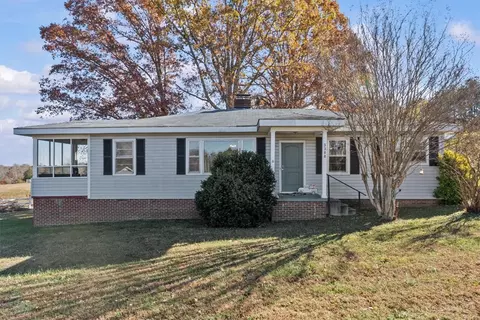Exterior - 3300 Earls Bridge Rd, Easley, SC 29640 photo 3 of 8