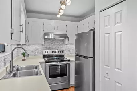 Kitchen - 281 Willow Ct #31 & 33, Central, SC 29630 photo 1 of 3