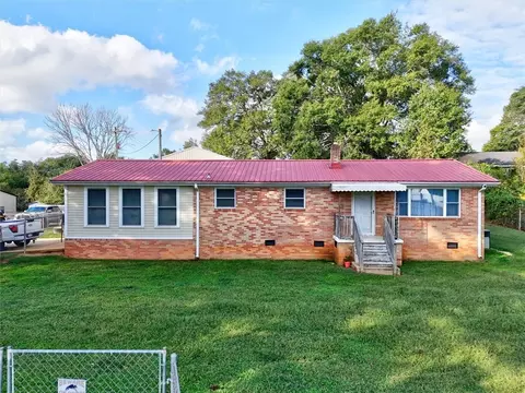 226 S Fishtrap Rd, Greenville, SC 29611