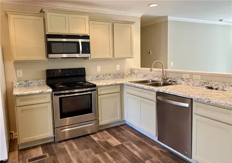 Kitchen - 450 Cedar Tree Dr, Walhalla, SC 29691 photo 2 of 5
