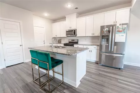 Kitchen - 120 Longleaf Ln, Pendleton, SC 29670 photo 2 of 3