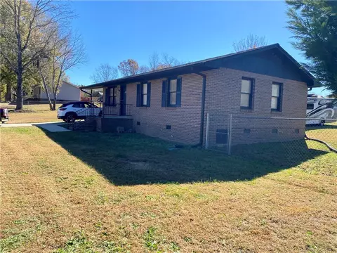 209 Bluefield Rd, Starr, SC 29684 photo 4