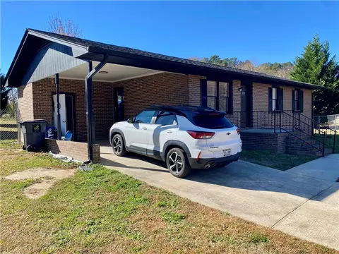 209 Bluefield Rd, Starr, SC 29684 photo 3