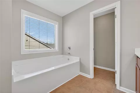 Bath - 105 Amherst Way, Easley, SC 29642 photo 2 of 2