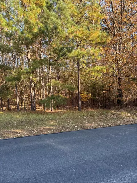 357 Watersedge Dr, Cross Hill, SC 29332