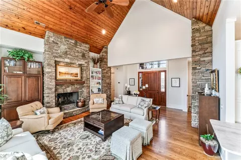 Living - 805 Top Ridge Dr, Sunset, SC 29685 photo 4 of 7