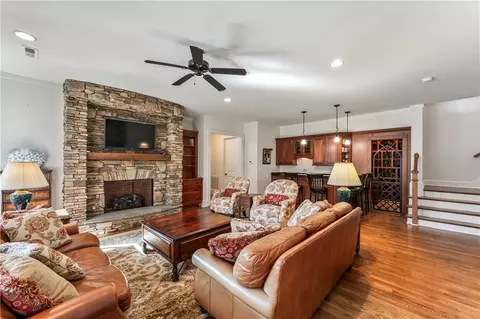 Living - 805 Top Ridge Dr, Sunset, SC 29685 photo 5 of 7