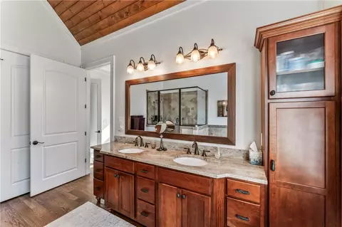 Bath - 805 Top Ridge Dr, Sunset, SC 29685 photo 3 of 6