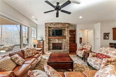 Living - 805 Top Ridge Dr, Sunset, SC 29685 photo 7 of 7