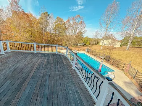 Exterior - 190 Jameson Rd, Easley, SC 29640 photo 7 of 11