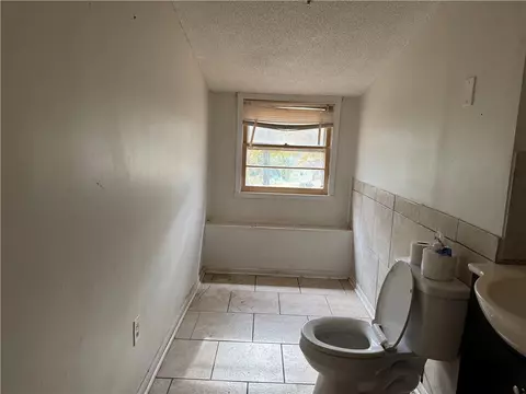 Bath - 136 Abel Rd, Clemson, SC 29631 photo 2 of 3