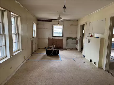 Living - 136 Abel Rd, Clemson, SC 29631 photo 2 of 2