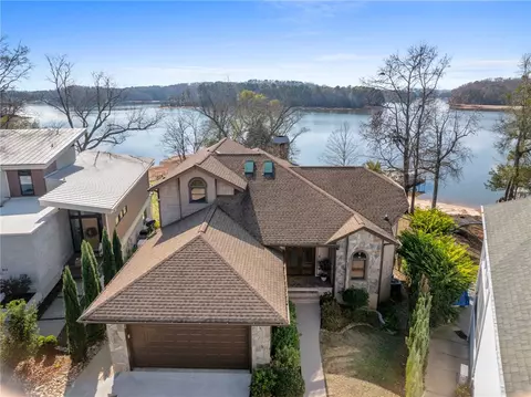 310 Point Place Dr, Westminster, SC 29693