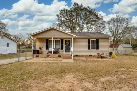17 Dendy St # A, Pelzer, SC 29669