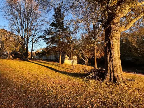 208 Hedge St, Central, SC 29630 photo 4