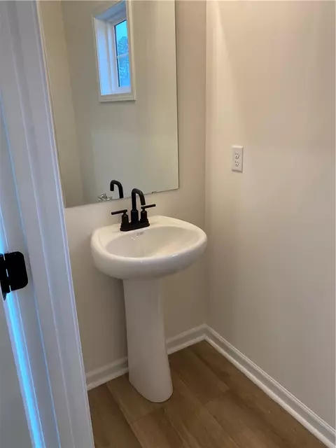 Bath - 5 Halsey St, Central, SC 29630 photo 1 of 4