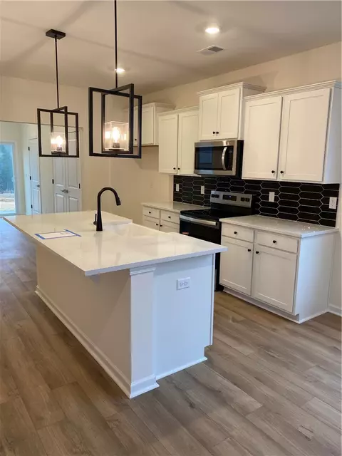 Kitchen - 5 Halsey St, Central, SC 29630 photo 2 of 6