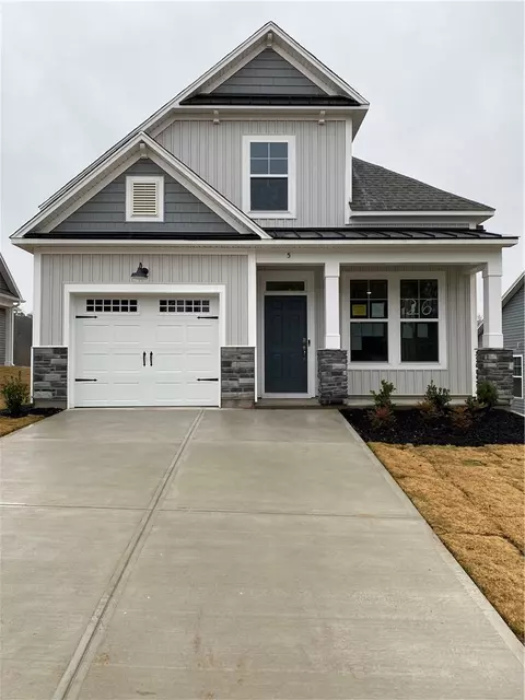 5 Halsey St, Central, SC 29630