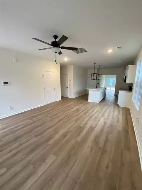 Living - 5 Halsey St, Central, SC 29630 photo 1 of 2