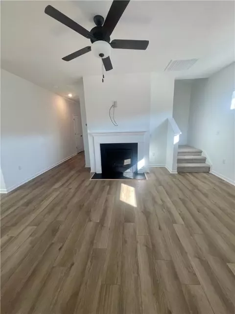 Living - 35 Halsey St, Central, SC 29630 photo 2 of 3
