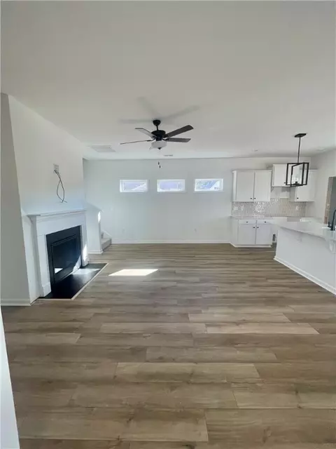 Living - 35 Halsey St, Central, SC 29630 photo 1 of 3