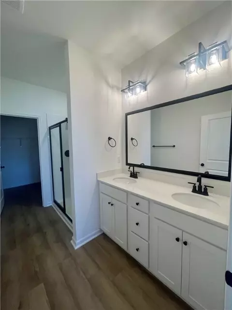 Bath - 35 Halsey St, Central, SC 29630 photo 1 of 6
