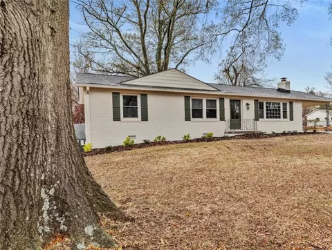 407 Mapleton Dr, Greenville, SC 29607 photo 2