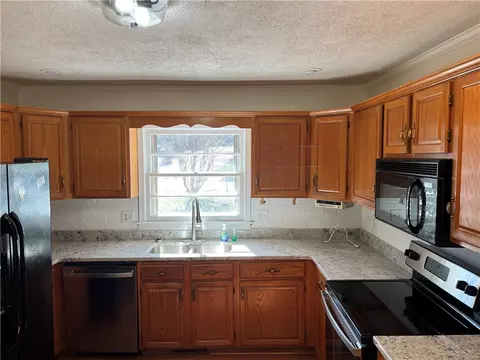 Kitchen - 207 Skyview Dr, Clemson, SC 29631 photo 1 of 2