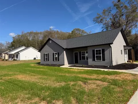Exterior - 2 Heyward Ave, Honea Path, SC 29654 photo 3 of 4
