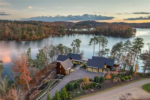 425 Peninsula Rdg, Sunset, SC 29685