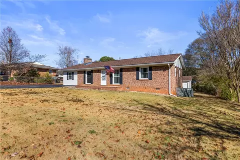 103 Woodleigh Dr, Taylors, SC 29687