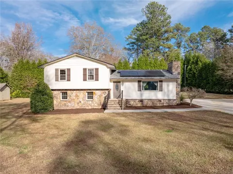 615 Spring Forest Dr, Central, SC 29630