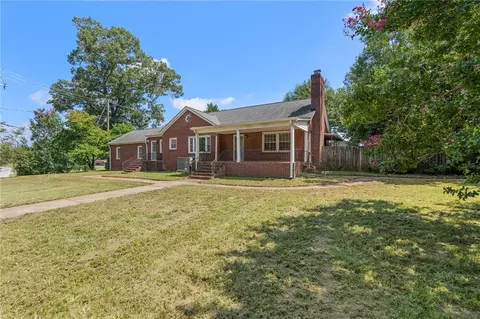 208 Gaines St, Central, SC 29630