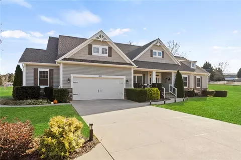 303 Meadowlark Ln, Seneca, SC 29672