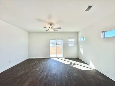 Living - 573 Seaborn Cir, Pendleton, SC 29670 photo 1 of 4