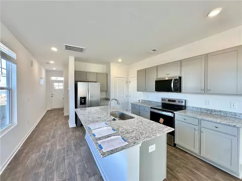 Kitchen - 573 Seaborn Cir, Pendleton, SC 29670 photo 3 of 6