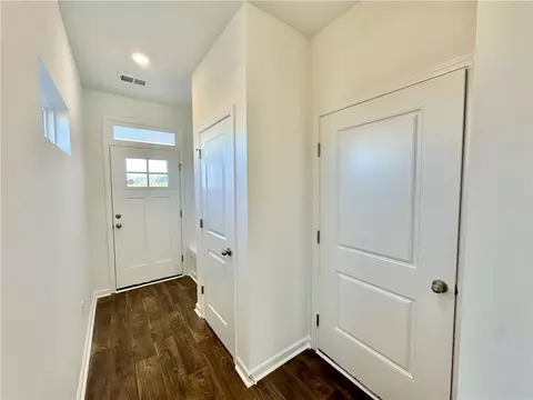 Entry Way - 573 Seaborn Cir, Pendleton, SC 29670 photo 2 of 6