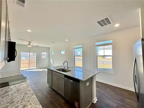 Kitchen - 573 Seaborn Cir, Pendleton, SC 29670 photo 2 of 6